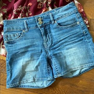 Medium wash denim jean shorts
